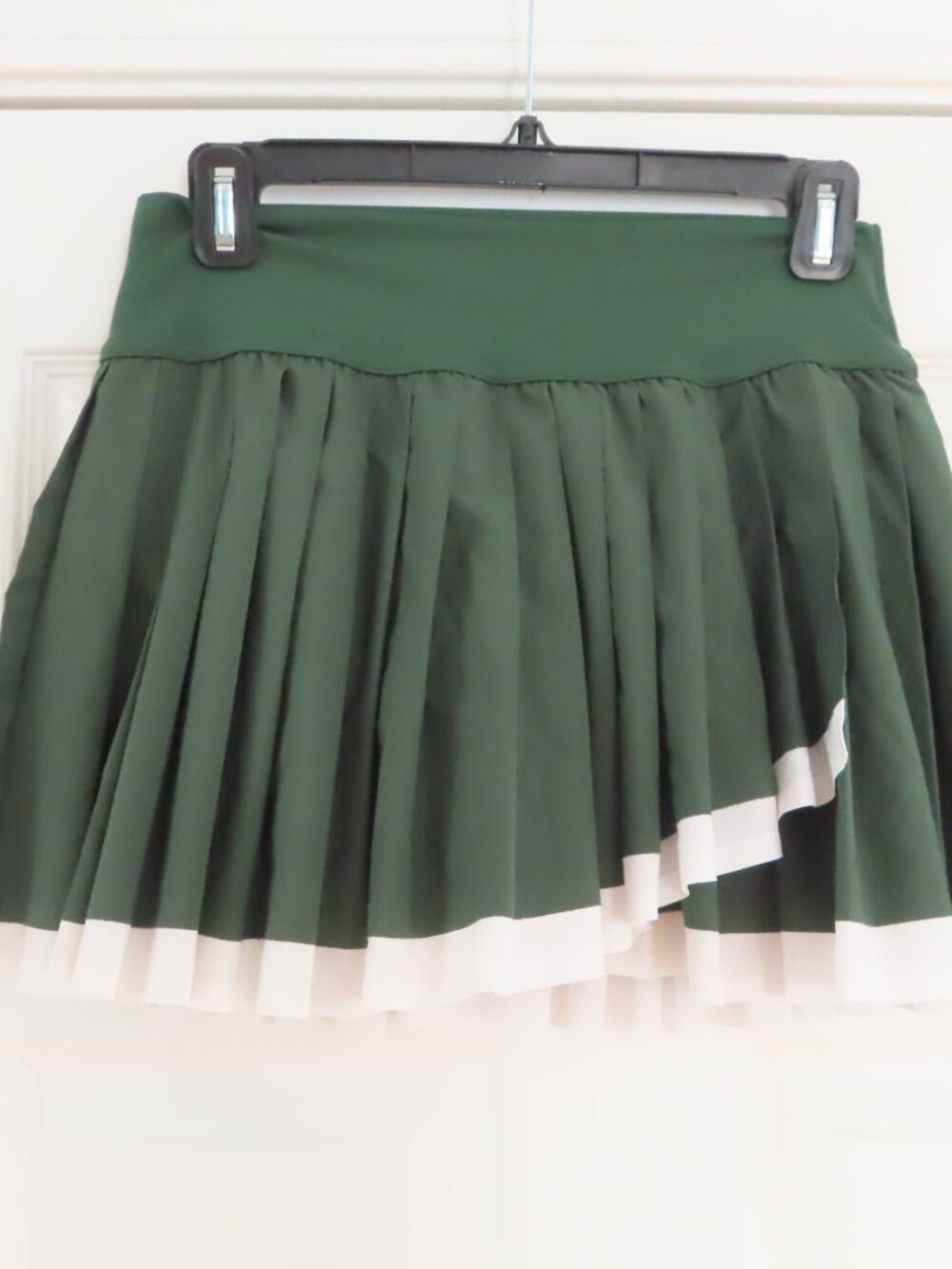 Offline by Aerie Tiebreaker Pleated Skort Green Medium Tennis Pickleball Preppy
